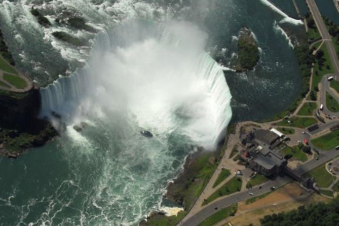 Private Tour: Romantic Niagara Falls Helicopter Flight - Standard vs Deluxe: What the Extra 5 Minutes Really Buys You
