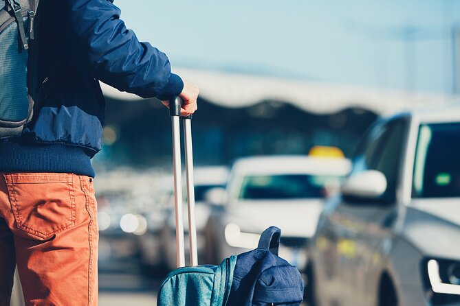 Private Transfer to and from YYZ Toronto Pearson Airport - How the YYZ pickup really works: texting, tracking, and meet-up spots