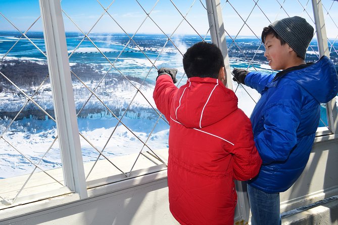 Skylon Tower, Niagara Falls Ontario Observation Deck Admission - Photo and comfort tips at 775 feet up
