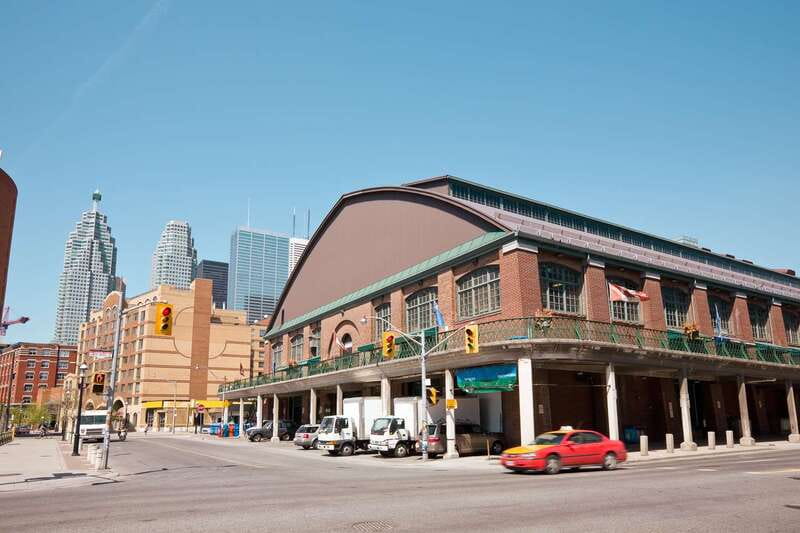 Toronto: 2-Hour Downtown Walking Tour - Union Station and the CN Tower: transit and skyline in one viewpoint
