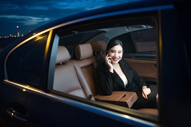 Toronto Airport Private Arrival Transfer-YYZ to Toronto Downtown - How Many People Fit, and When You Might Need More Than One Car