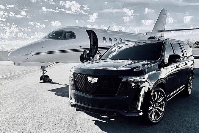 Toronto Airport Private Arrival Transfer-YYZ to Toronto Downtown - Finding Your Chauffeur at Pearson Door A (Even After Delays)