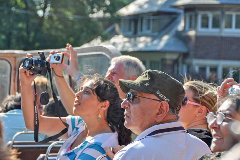 Toronto: City Sightseeing Hop-On Hop-Off Bus Tour - Live English Guidance: Why the Guides Make the Tour