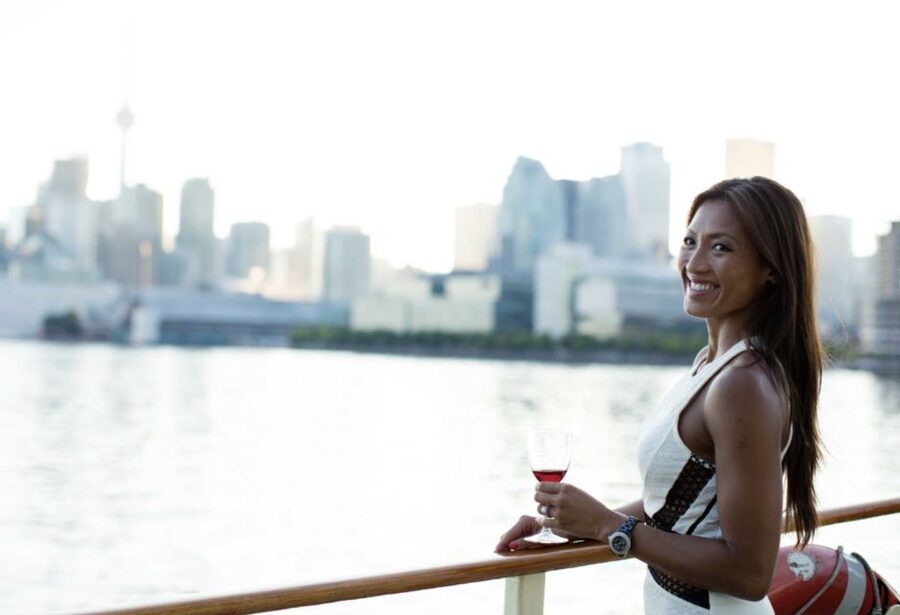 Toronto: City Views Harbor Cruise - The One-Hour Route: CN Tower, Rogers Centre, Sugar Beach, and the Islands