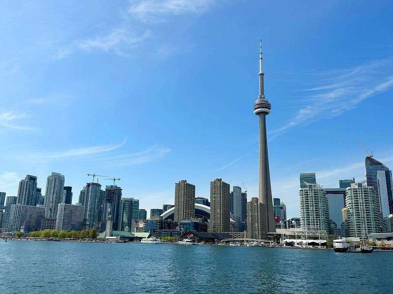 Toronto: City Views Harbor Cruise - Cash Bar and Snacks: Simple Refreshments for a Busy City