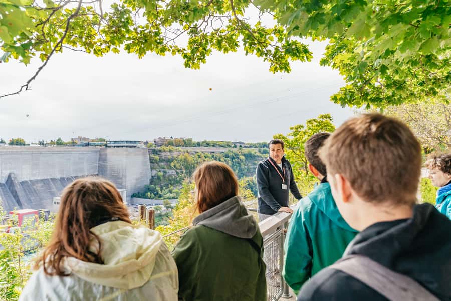 Toronto: Falls Day Tour with Boat Cruise & Niagara-the-Lake - Niagara Falls free time: seeing it your way with a 3-hour window