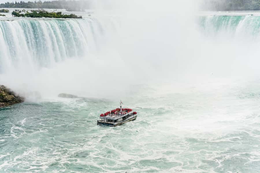 Toronto: Falls Day Tour with Boat Cruise & Niagara-the-Lake - Guide and driver energy: why timing feels smoother than you expect