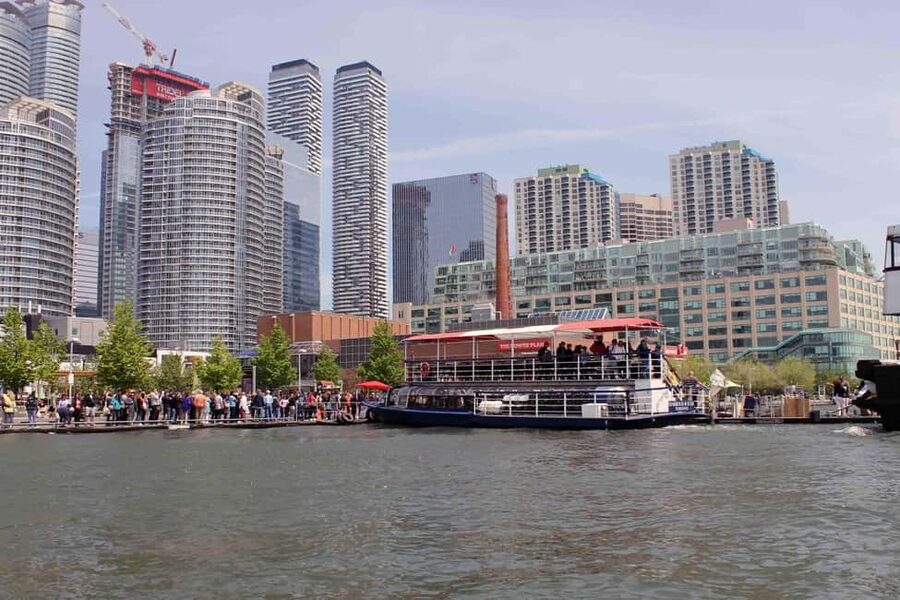 Toronto: Guided Harbour and Islands Sightseeing Cruise - Live narration that turns landmarks into a story