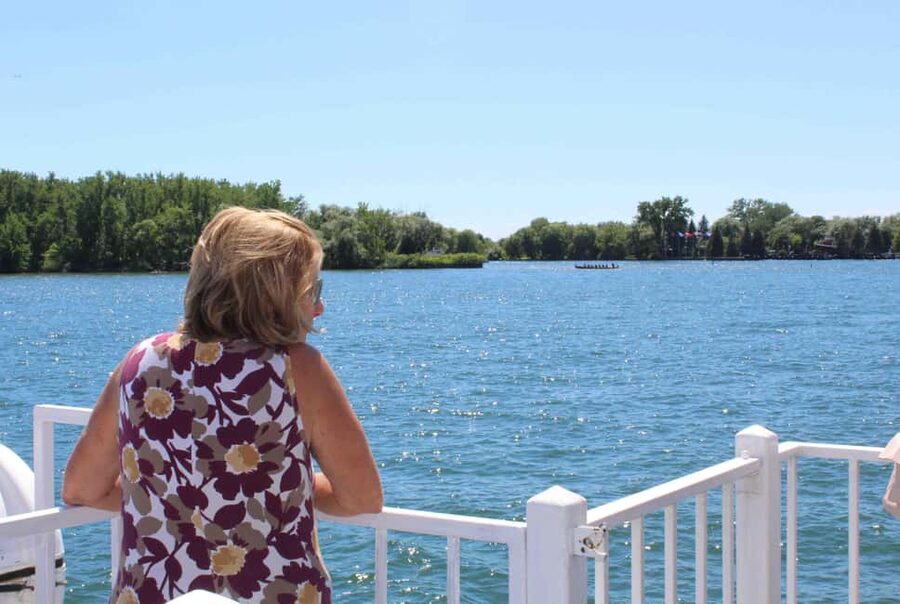 Toronto: Guided Harbour and Islands Sightseeing Cruise - Snacks and soft drinks onboard, plus the no-outside-food rule