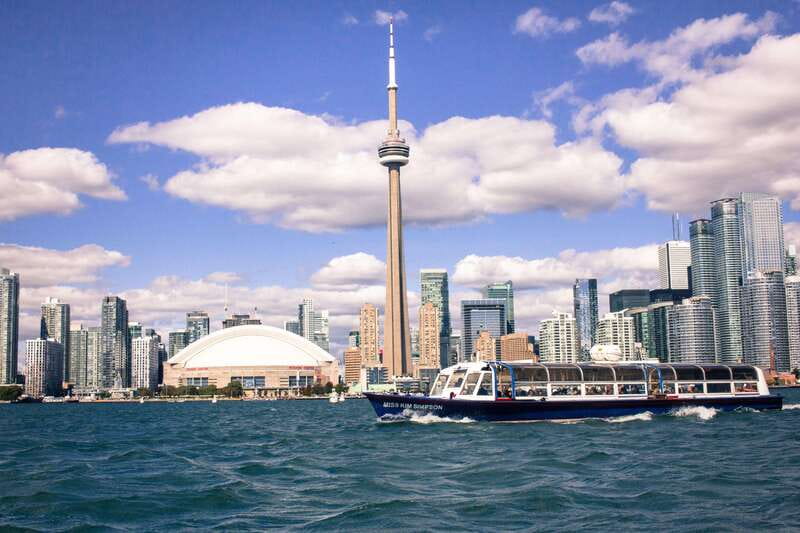Toronto: Harbor and Islands Sightseeing Cruise - Getting good seats and hearing the narration
