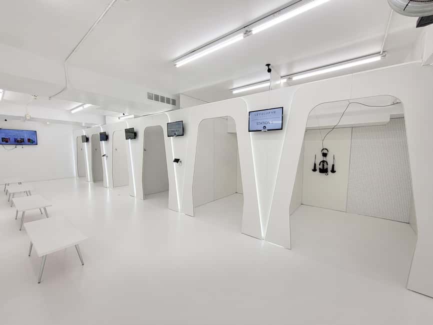 Toronto: Immersive Virtual Reality Arcade Experience - Comfort matters: glasses, contact lenses, and what to wear