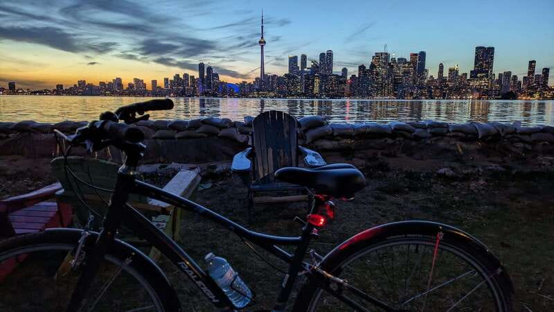 Toronto Islands: Morning or Twilight 3.5-Hour Bike Tour - Toronto Islands After the Ferry: Car-Free Quiet You Can Feel