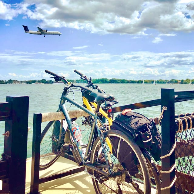 Toronto Islands: Sunrise Breakfast Bicycle Tour - The harbour ride: where iconic sights meet practical biking