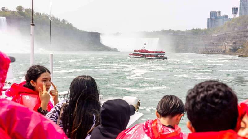 Toronto: Niagara Falls, Boat Ride & Journey Behind the Falls - Lunch and free time on the Canadian side: keep it flexible