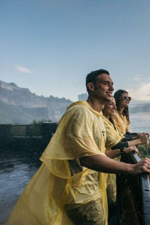 Toronto: Niagara Falls Day Tour - Guide and group size: why it feels better with a live host