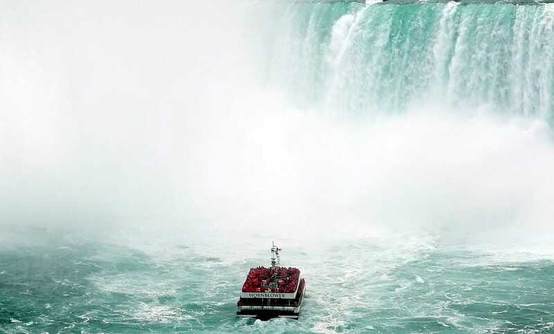 Toronto: Niagara Falls Day Tour with Boat Tour Option - Maple syrup and chocolate tastings: included comfort, not a gimmick