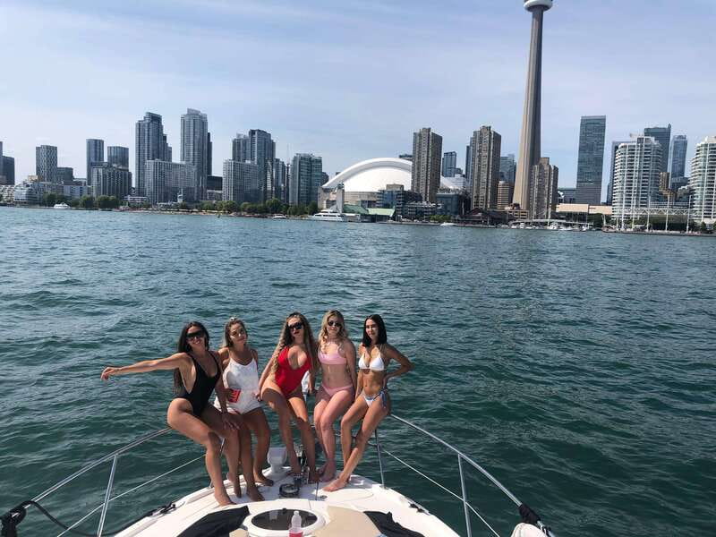 Toronto: Private Luxury Yacht Sightseeing Cruise & Prosecco - Boarding at Toronto Yachts: Find the Dock and Plan for Shoes-Off