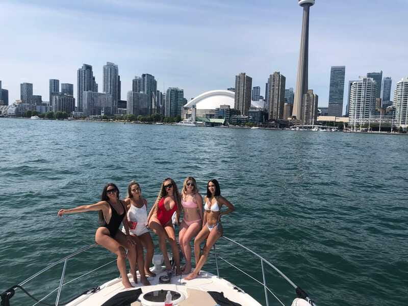 Toronto: Private Luxury Yacht Sightseeing Cruise & Prosecco - Price and Value: Does $109 for a Private 1-Hour Yacht Make Sense?