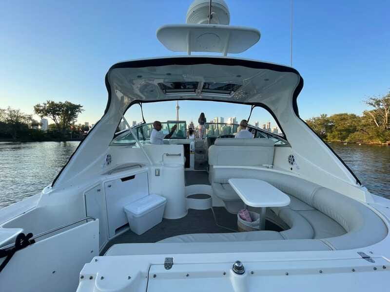 Toronto: Private Luxury Yacht Sightseeing Cruise & Prosecco - Should You Book This Toronto Harbor Yacht Cruise?