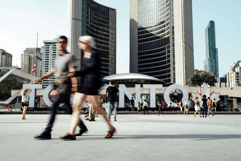 Toronto: Private Small Group City Tour with Local Guide - CN Tower, Eaton Centre, and Yonge-Dundas Square: the fast-photo strategy