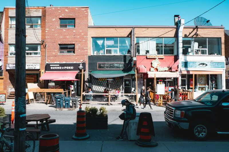 Toronto: Private Small Group City Tour with Local Guide - Casa Loma plus Harbourfront and the Art Gallery of Ontario