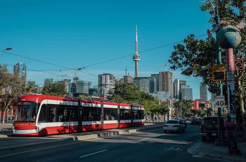 Toronto: Private Small Group City Tour with Local Guide - Pickup in downtown, and how to spot your vehicle