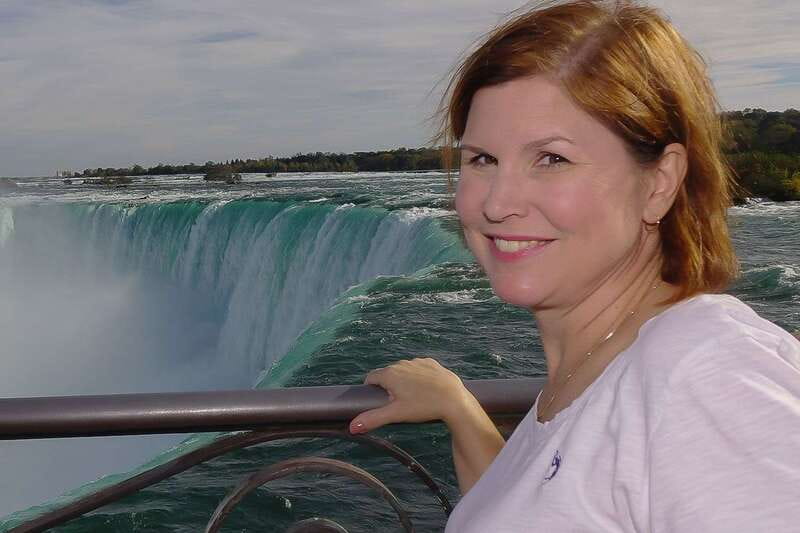 Toronto: Splendours of Niagara Falls Small Group Tour w/Boat - Door-to-door Toronto pickup and the ride you want for a day trip