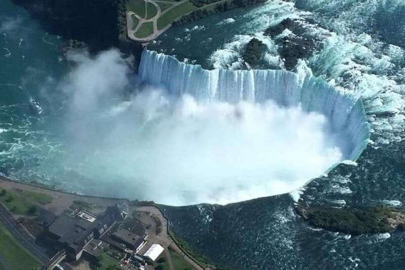 Toronto to Niagara Falls: Boat Ride & Behind the falls Tour - Meeting Point and Getting On the Right Bus at 20 Bay Street