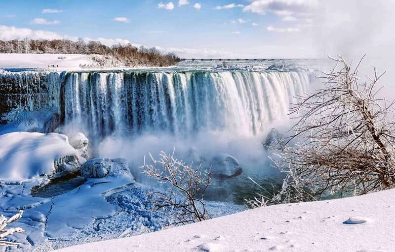 Toronto: Winter Niagara Falls Tour with Attractions Package - Lunch on Your Terms in Clifton Hill