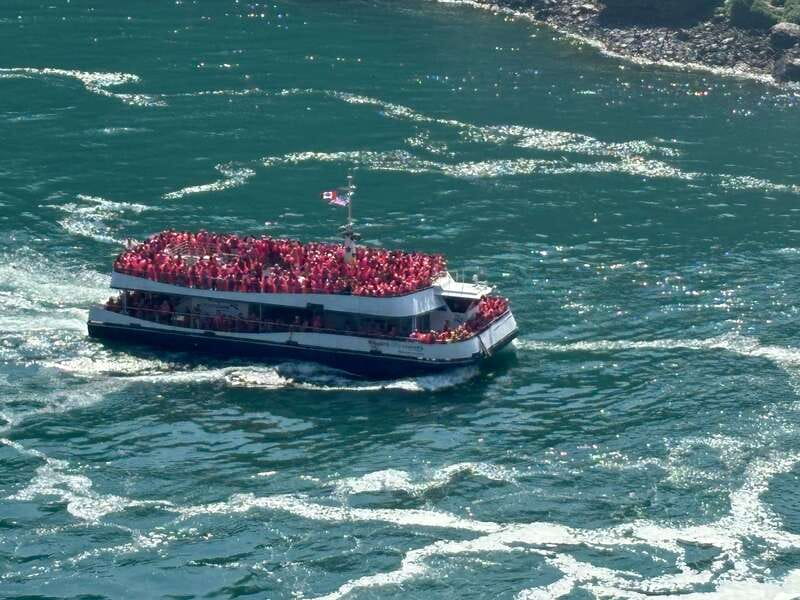 Walking Tour of Niagara Falls Canada and Hornblower Boat - One Hour On Foot: Getting Oriented on the Canadian Side and Understanding Horseshoe Falls